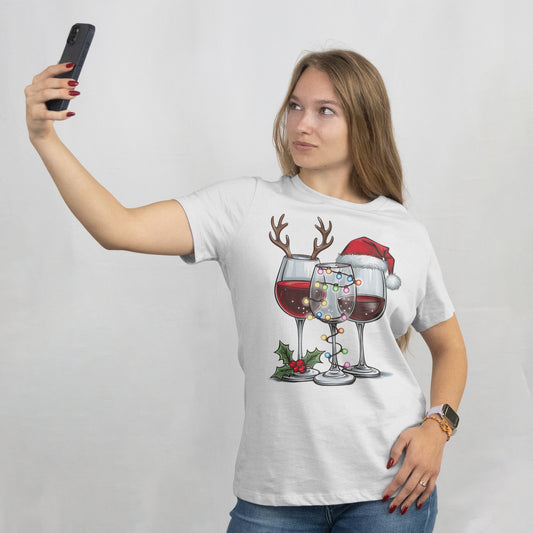Christmas Wine Glass Trio – Santa Hat, Reindeer Antlers & Holiday Lights 🍷✨🎅🦌
